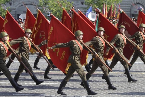 Russische Soldaten auf dem Roten Platz in Moskau